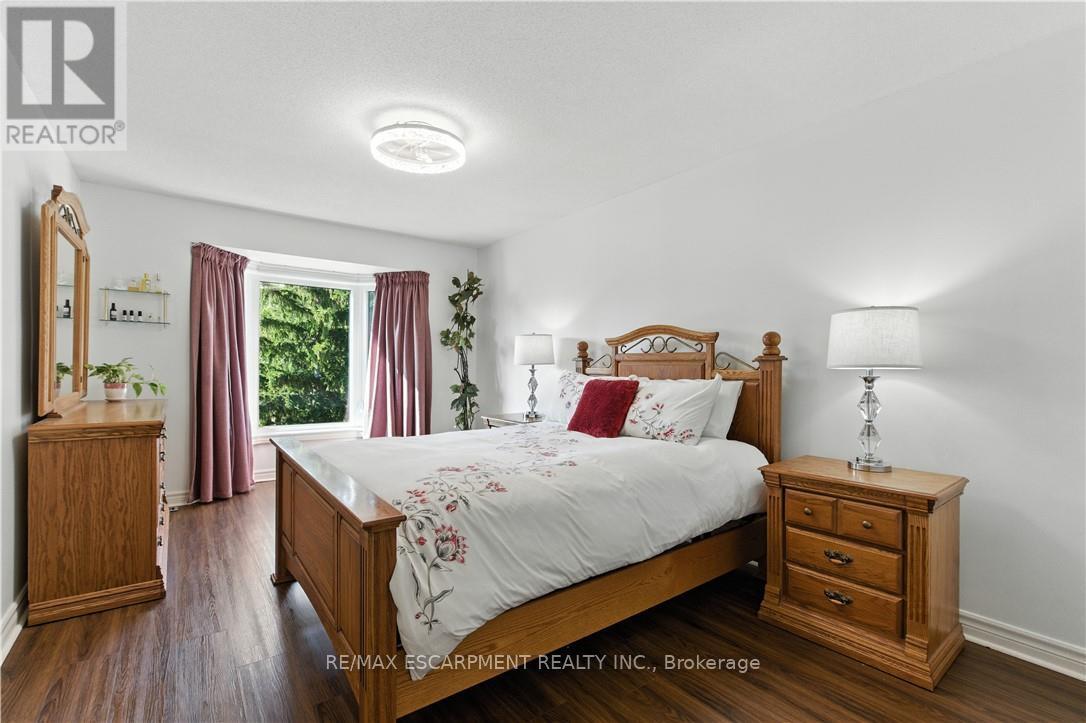 10 Shadowdale Drive, Hamilton, Ontario  L8E 5E7 - Photo 24 - X12413010