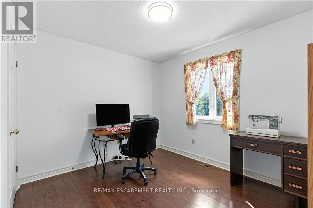 10 Shadowdale Drive, Hamilton, Ontario  L8E 5E7 - Photo 35 - X12413010