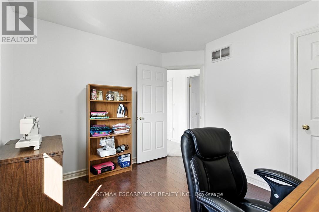 10 Shadowdale Drive, Hamilton, Ontario  L8E 5E7 - Photo 36 - X12413010