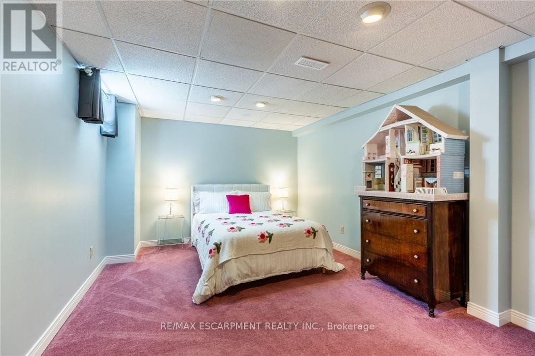 10 Shadowdale Drive, Hamilton, Ontario  L8E 5E7 - Photo 39 - X12413010