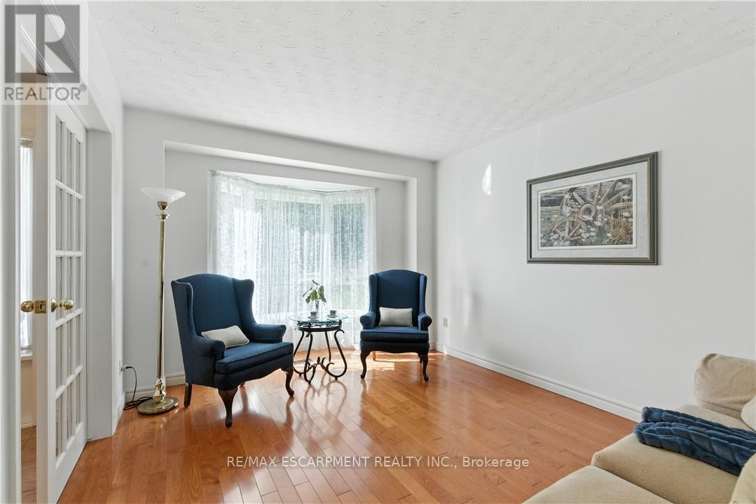 10 Shadowdale Drive, Hamilton, Ontario  L8E 5E7 - Photo 8 - X12413010