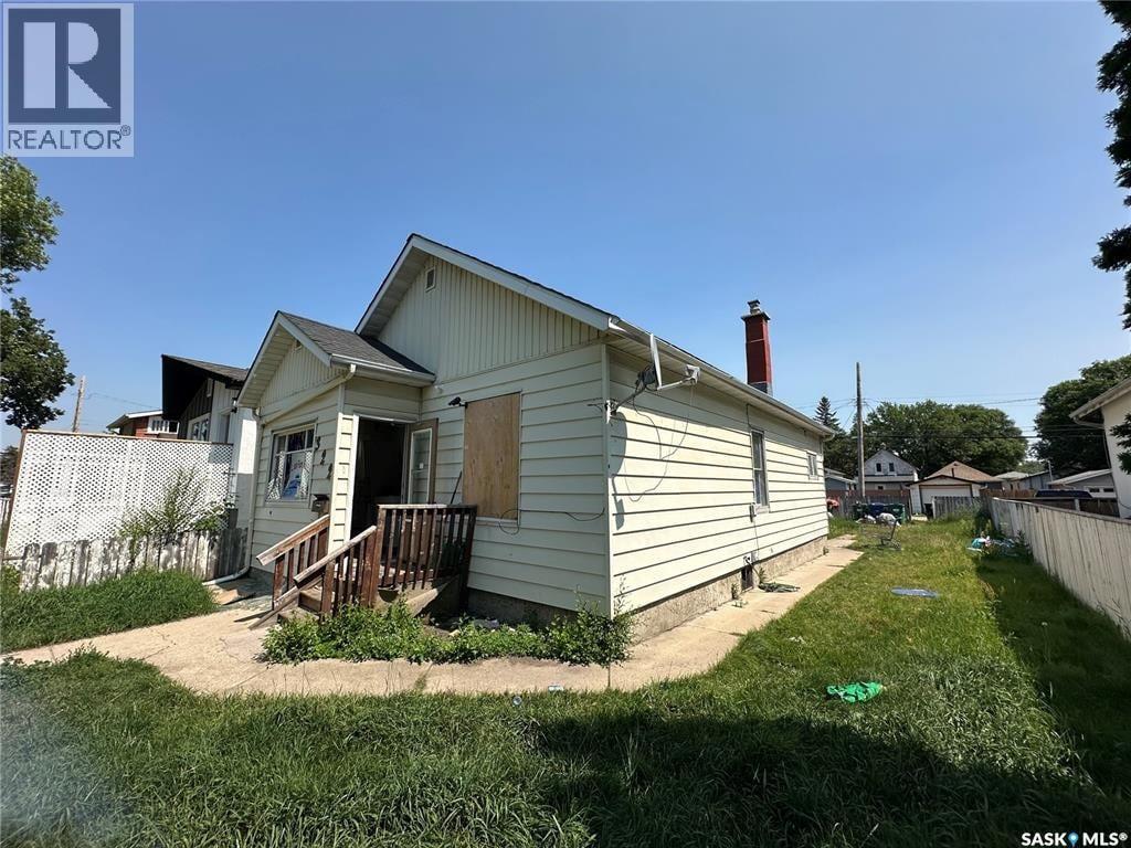 322 H Avenue S, Saskatoon, Saskatchewan  S7M 1W3 - Photo 2 - SK018781