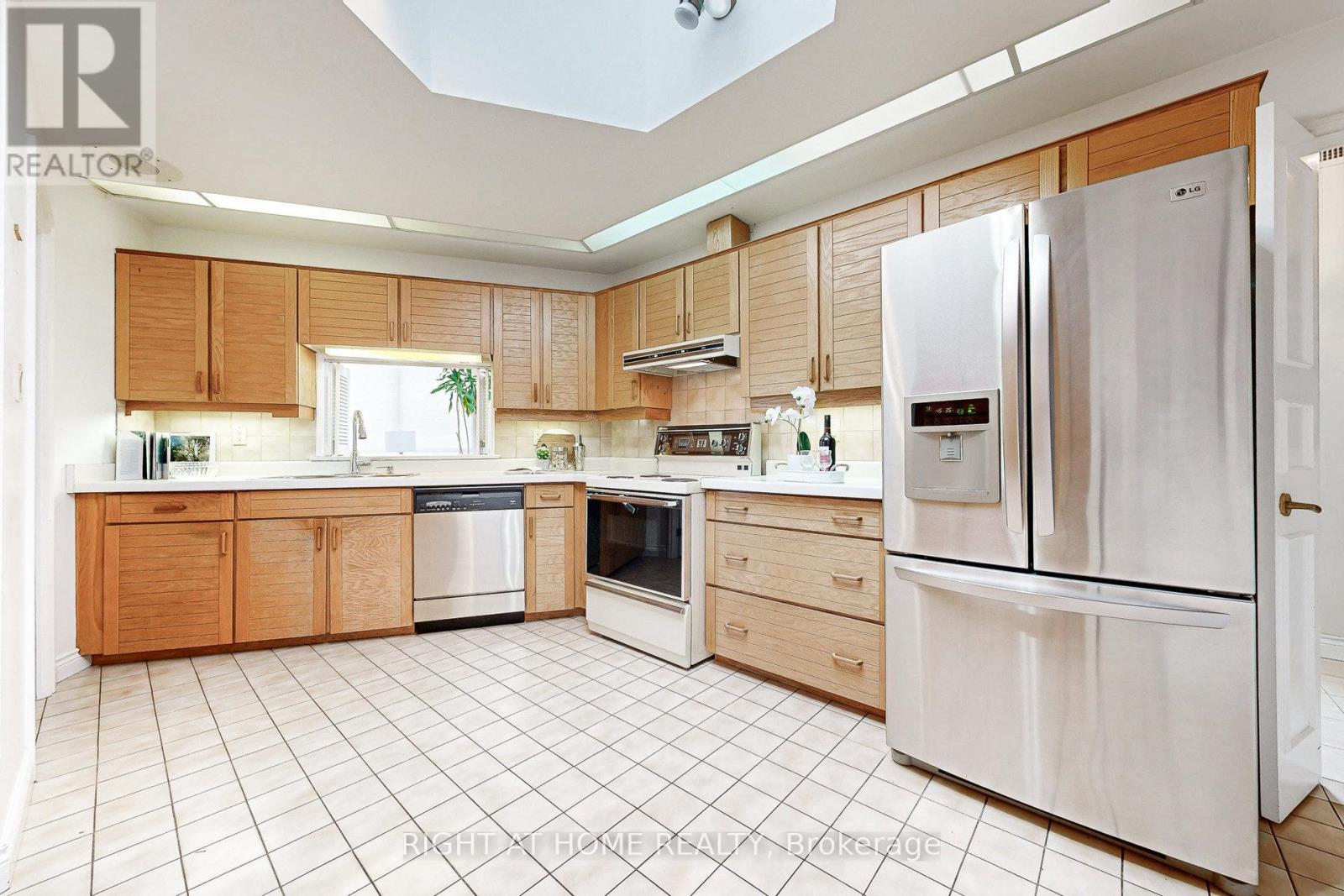 Ph1 - 85 Skymark Drive, Toronto (Hillcrest Village), Ontario  M2H 3P2 - Photo 16 - C12413055