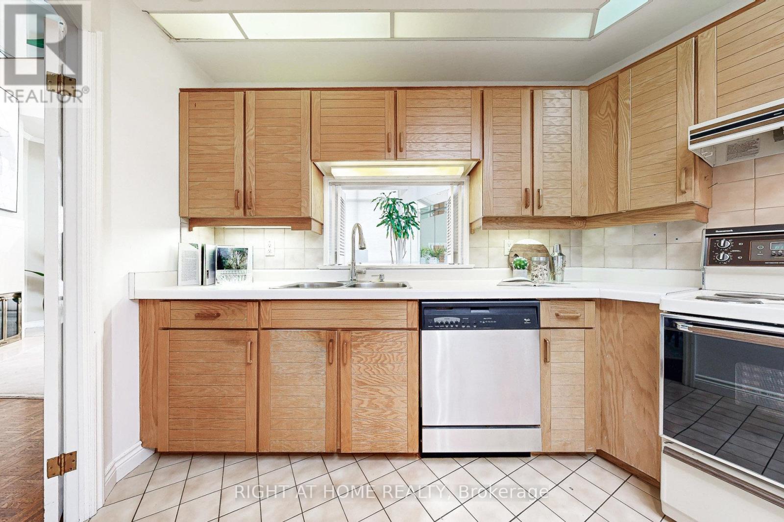 Ph1 - 85 Skymark Drive, Toronto (Hillcrest Village), Ontario  M2H 3P2 - Photo 18 - C12413055