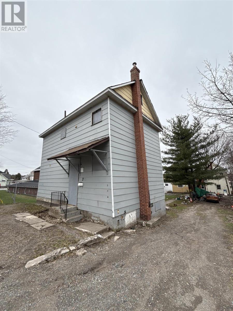 275 Wellington St, Sault Ste. Marie, Ontario  P6A 2Y1 - Photo 2 - SM252268
