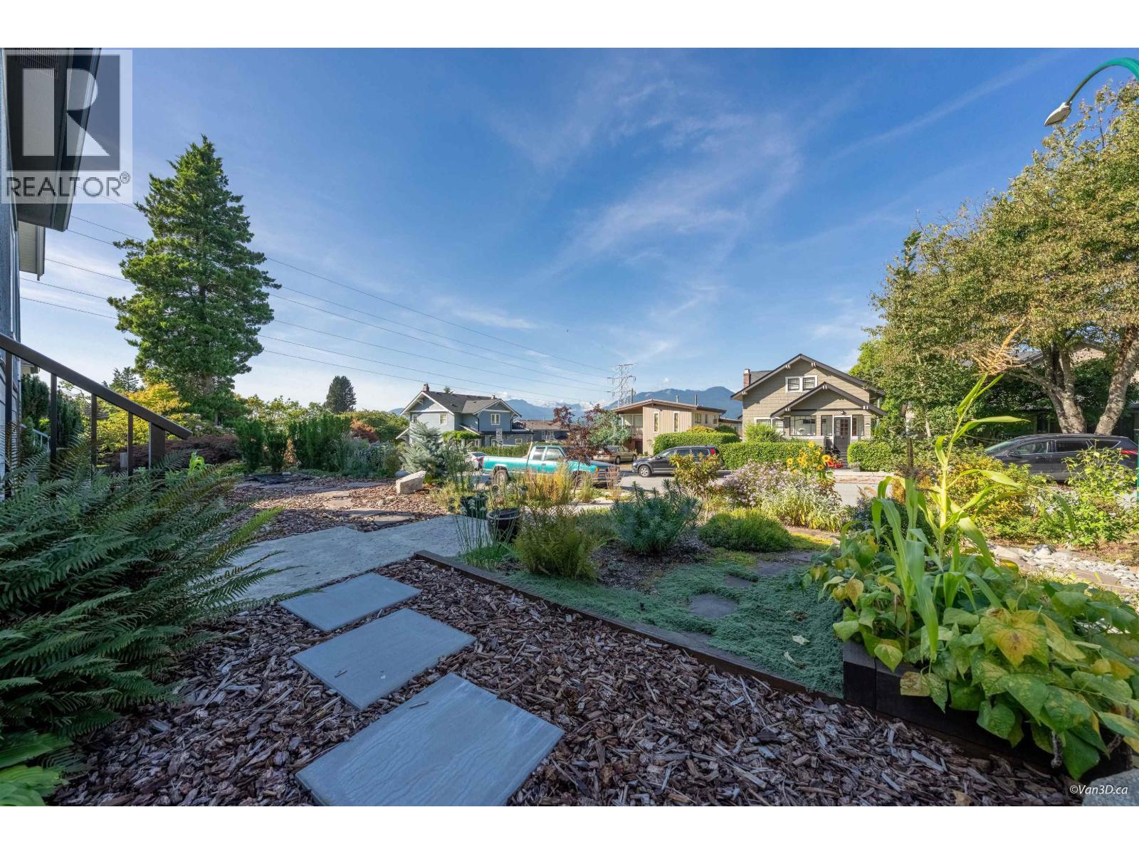 3726 Trinity Street, Burnaby, British Columbia  V5C 1N2 - Photo 2 - R3048471
