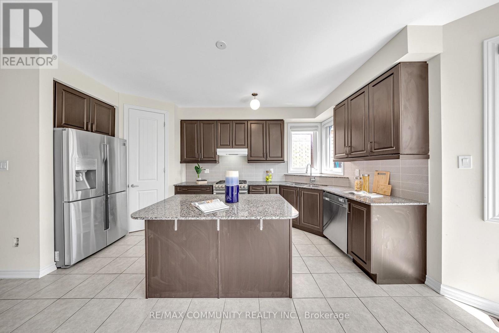 242 Kenneth Cole Drive, Clarington, Ontario  L1C 3K2 - Photo 10 - E12413132