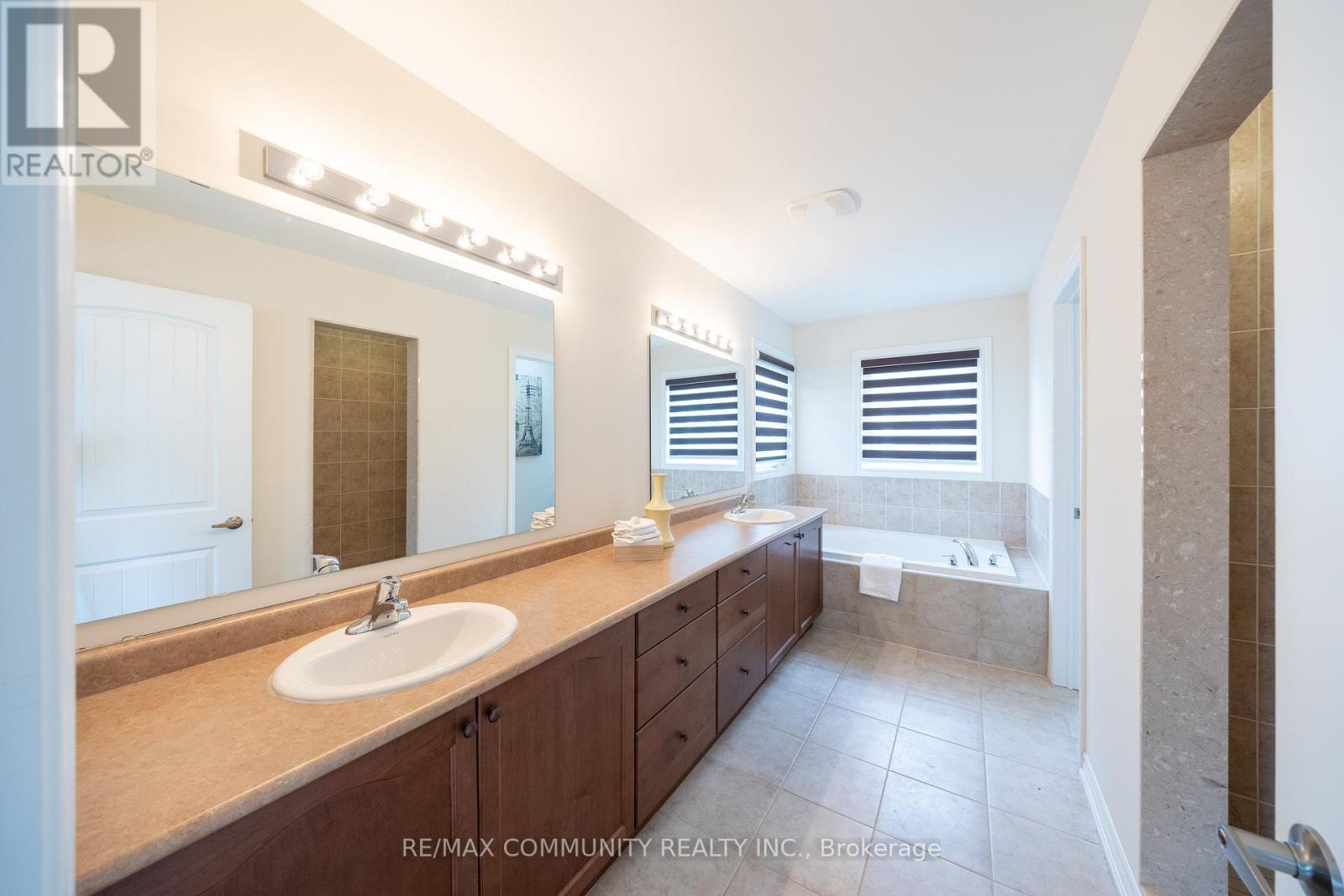 242 Kenneth Cole Drive, Clarington, Ontario  L1C 3K2 - Photo 46 - E12413132