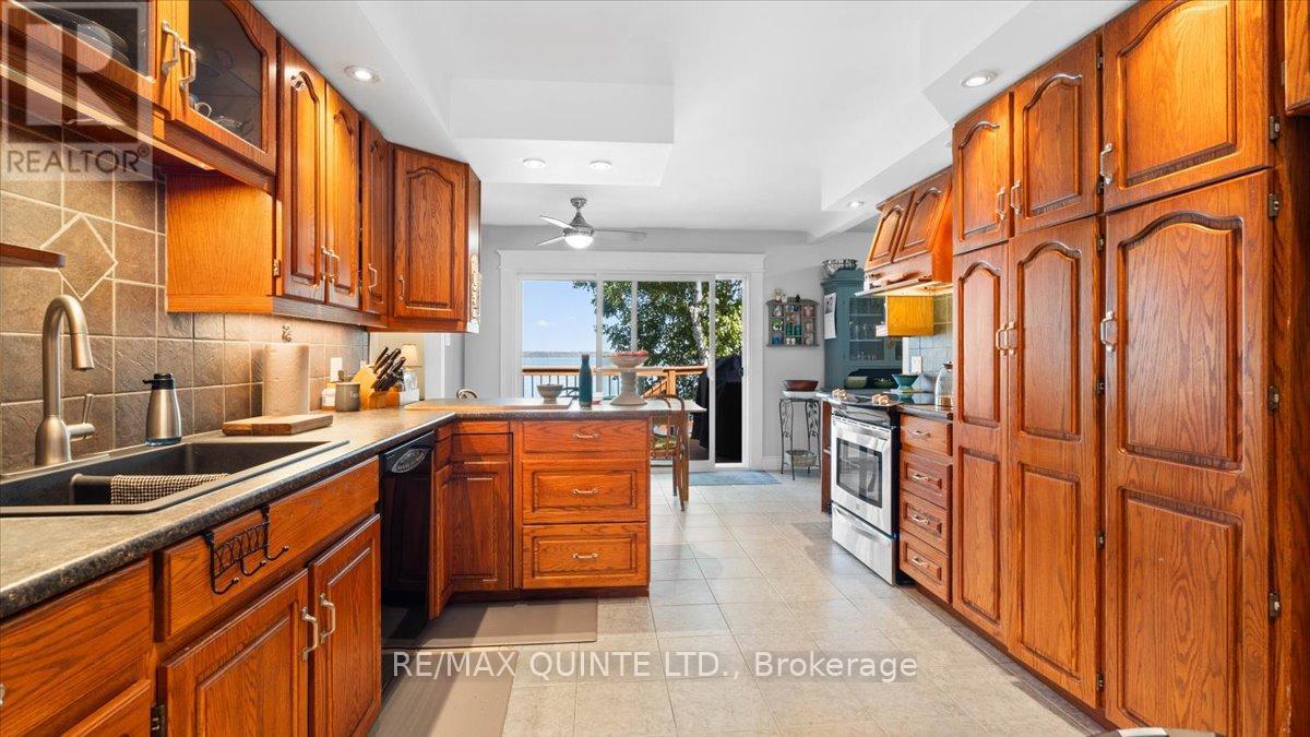 11536 Loyalist Parkway, Prince Edward County, Ontario  K0K 2T0 - Photo 11 - X12413200