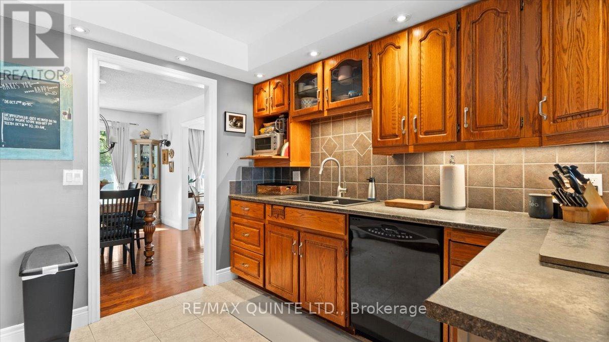 11536 Loyalist Parkway, Prince Edward County, Ontario  K0K 2T0 - Photo 12 - X12413200