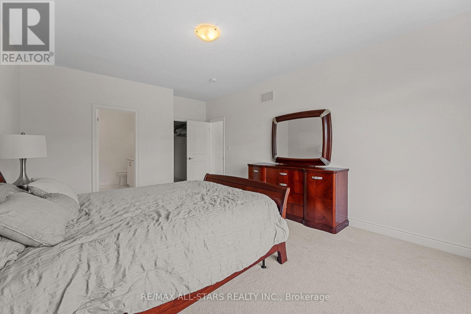 4 Palmira Drive, Georgina, Ontario  L0E 1R0 - Photo 25 - N12397009