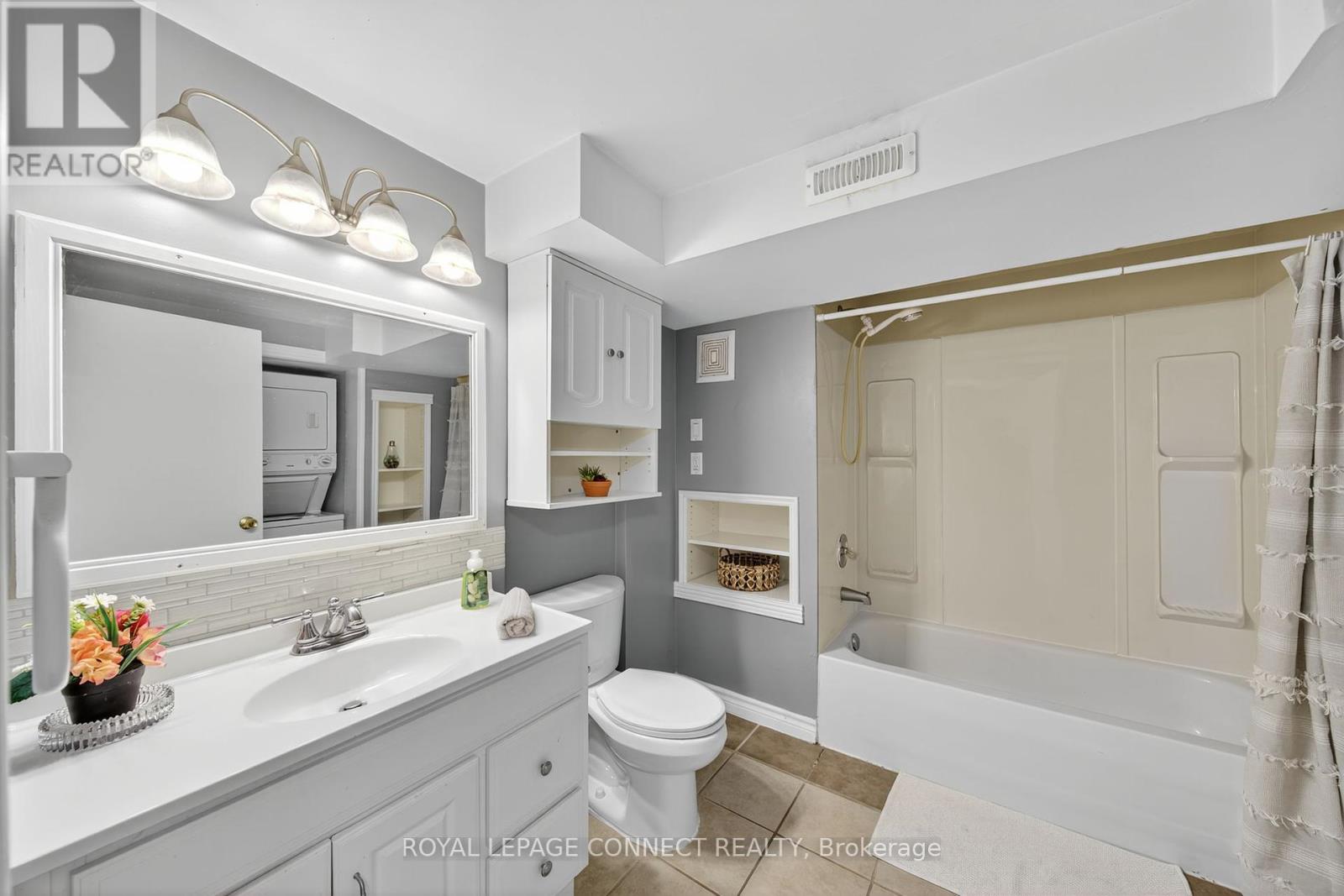 90 Golf Links Drive, Aurora, Ontario  L4G 3V3 - Photo 33 - N12411269