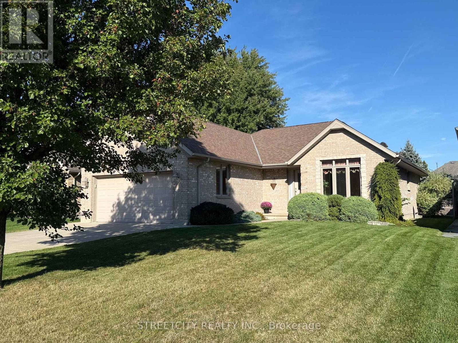 126 Stathis Boulevard, Sarnia, Ontario  N7S 5T5 - Photo 1 - X12413177