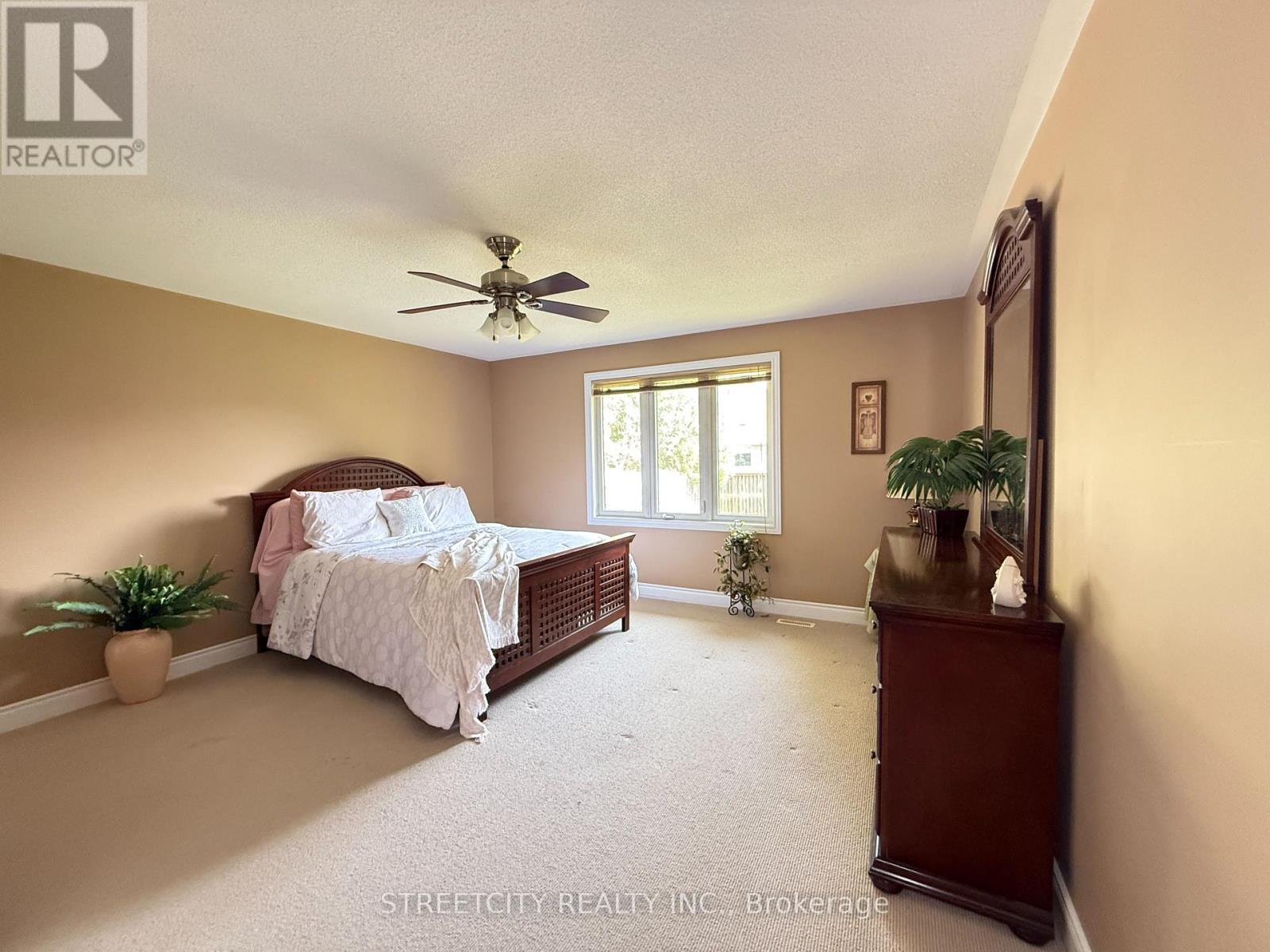 126 Stathis Boulevard, Sarnia, Ontario  N7S 5T5 - Photo 10 - X12413177