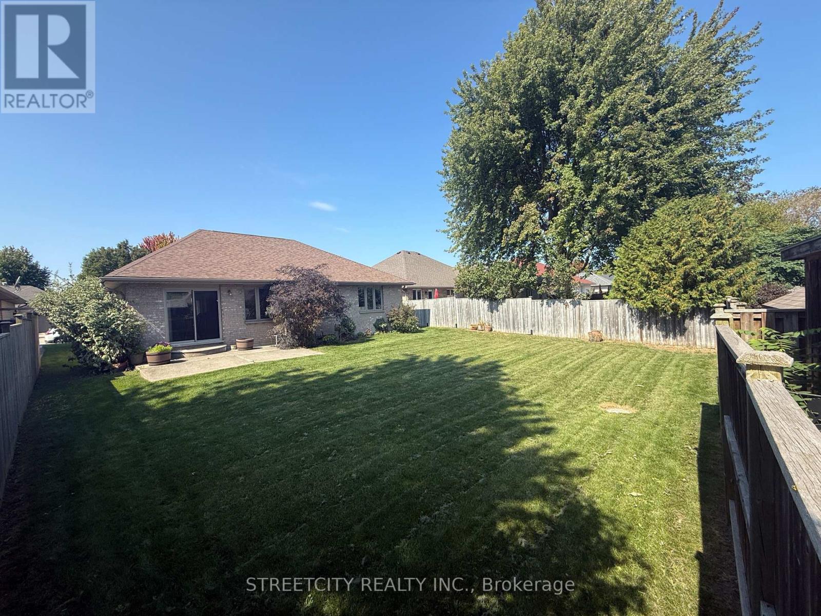 126 Stathis Boulevard, Sarnia, Ontario  N7S 5T5 - Photo 17 - X12413177