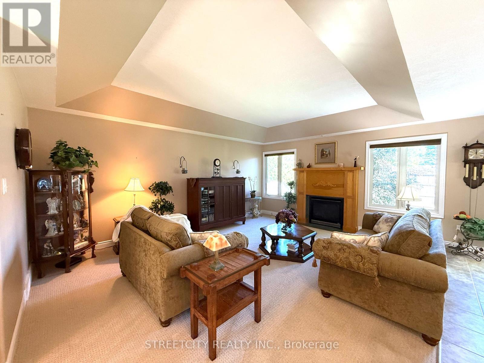 126 Stathis Boulevard, Sarnia, Ontario  N7S 5T5 - Photo 5 - X12413177