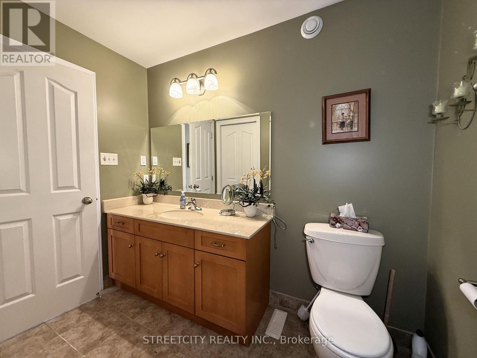 126 Stathis Boulevard, Sarnia, Ontario  N7S 5T5 - Photo 6 - X12413177