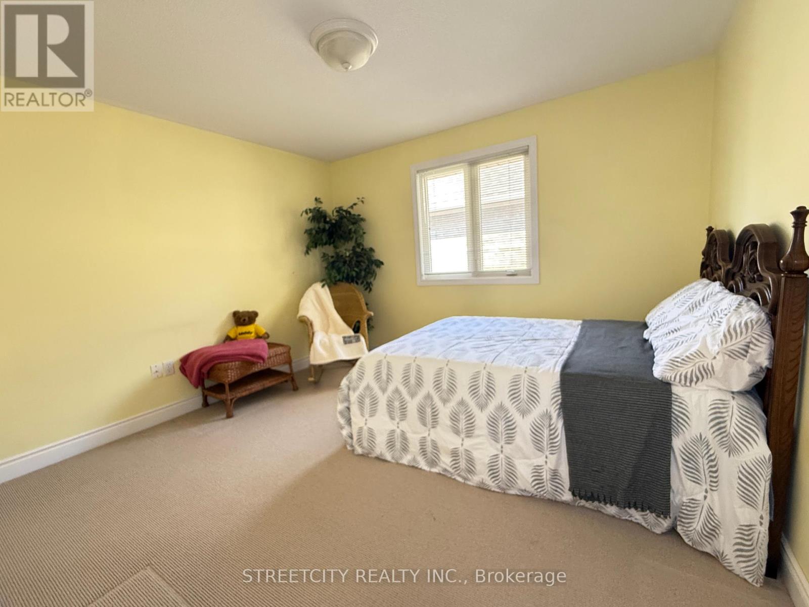 126 Stathis Boulevard, Sarnia, Ontario  N7S 5T5 - Photo 9 - X12413177