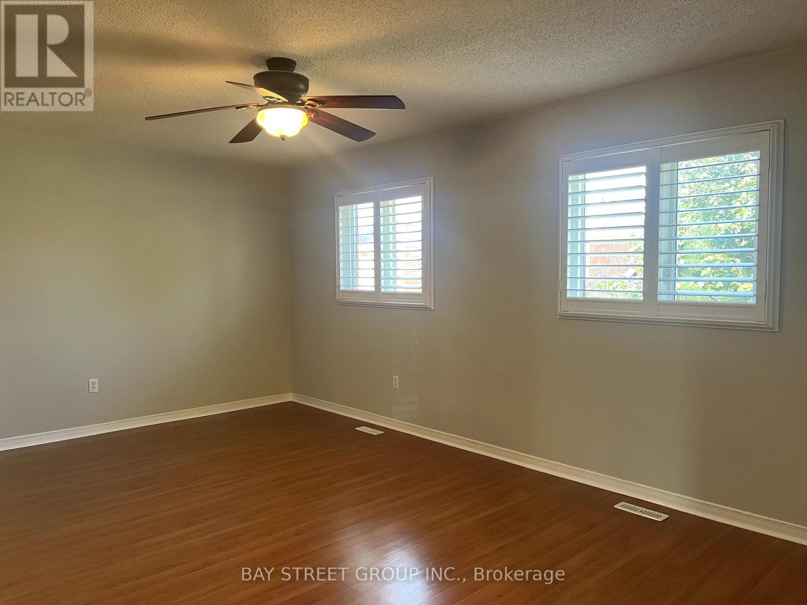 2517 Dinning Court, Mississauga, Ontario  L5M 5E7 - Photo 24 - W12410258