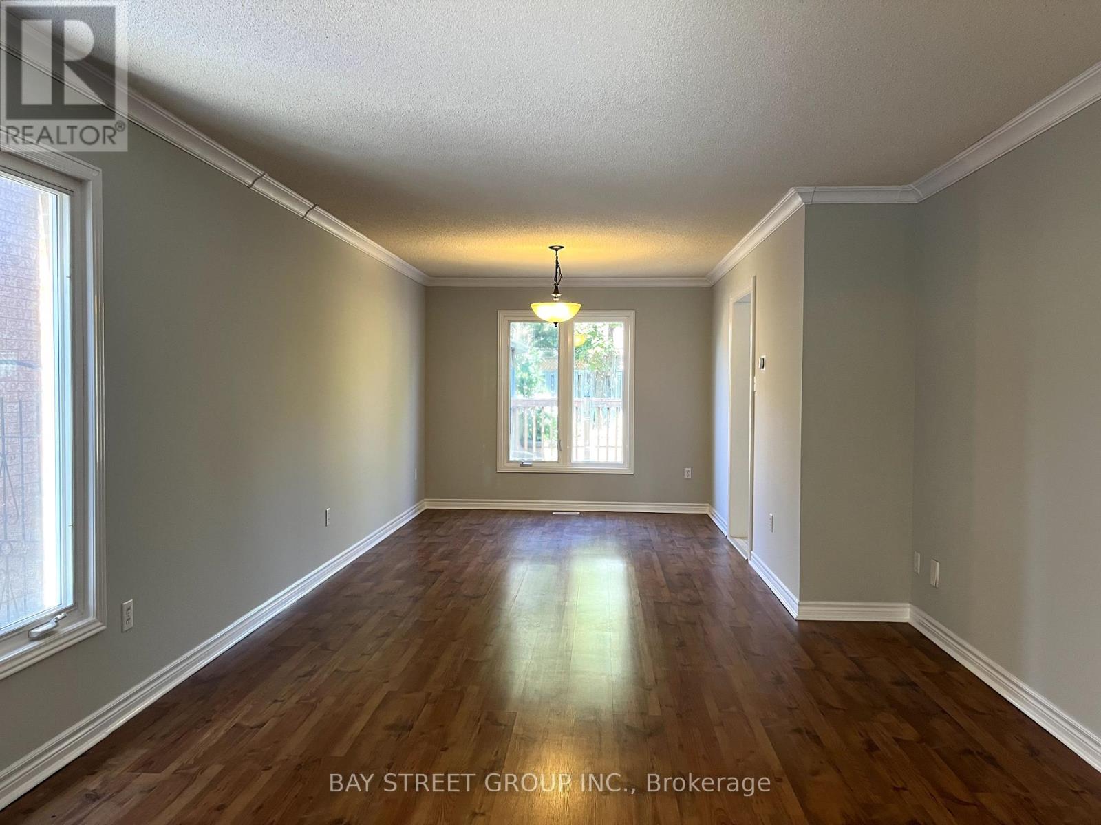 2517 Dinning Court, Mississauga, Ontario  L5M 5E7 - Photo 4 - W12410258
