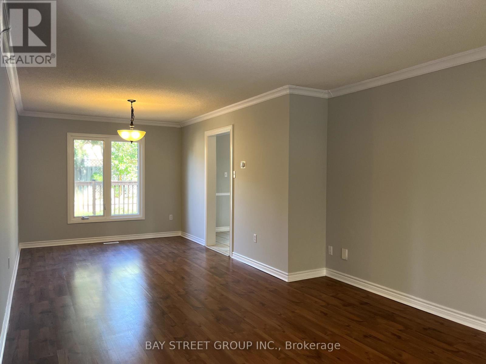 2517 Dinning Court, Mississauga, Ontario  L5M 5E7 - Photo 7 - W12410258