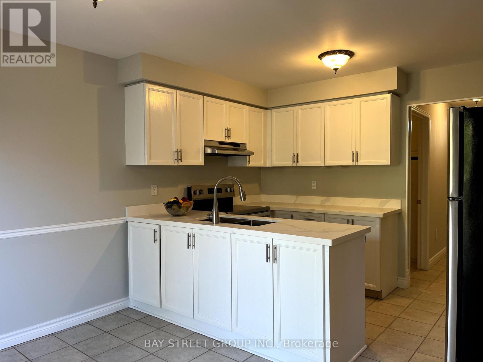 2517 Dinning Court, Mississauga, Ontario  L5M 5E7 - Photo 13 - W12410258