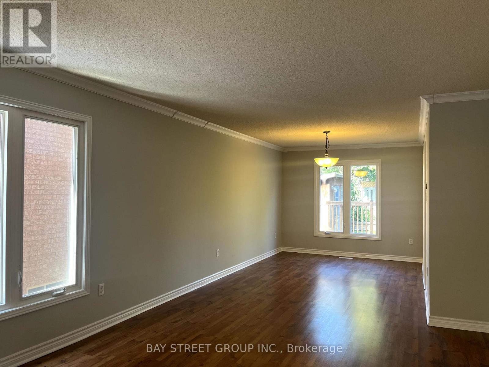 2517 Dinning Court, Mississauga, Ontario  L5M 5E7 - Photo 5 - W12410258