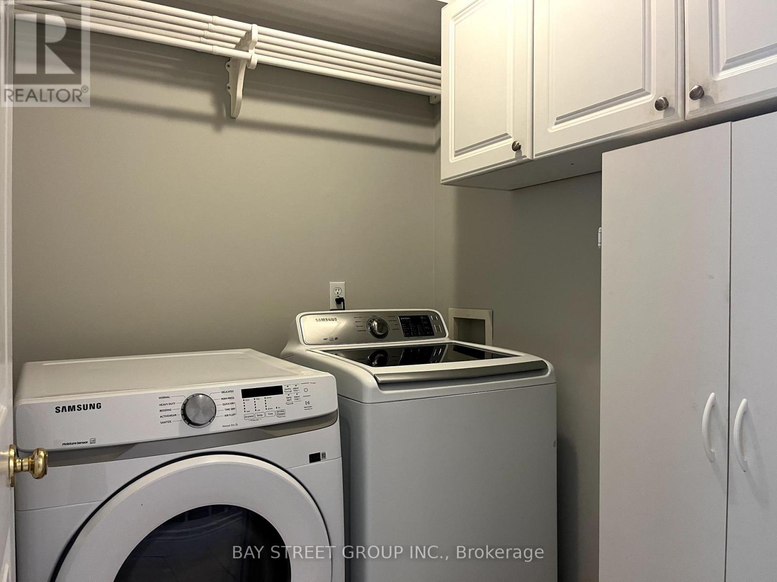 2517 Dinning Court, Mississauga, Ontario  L5M 5E7 - Photo 18 - W12410258