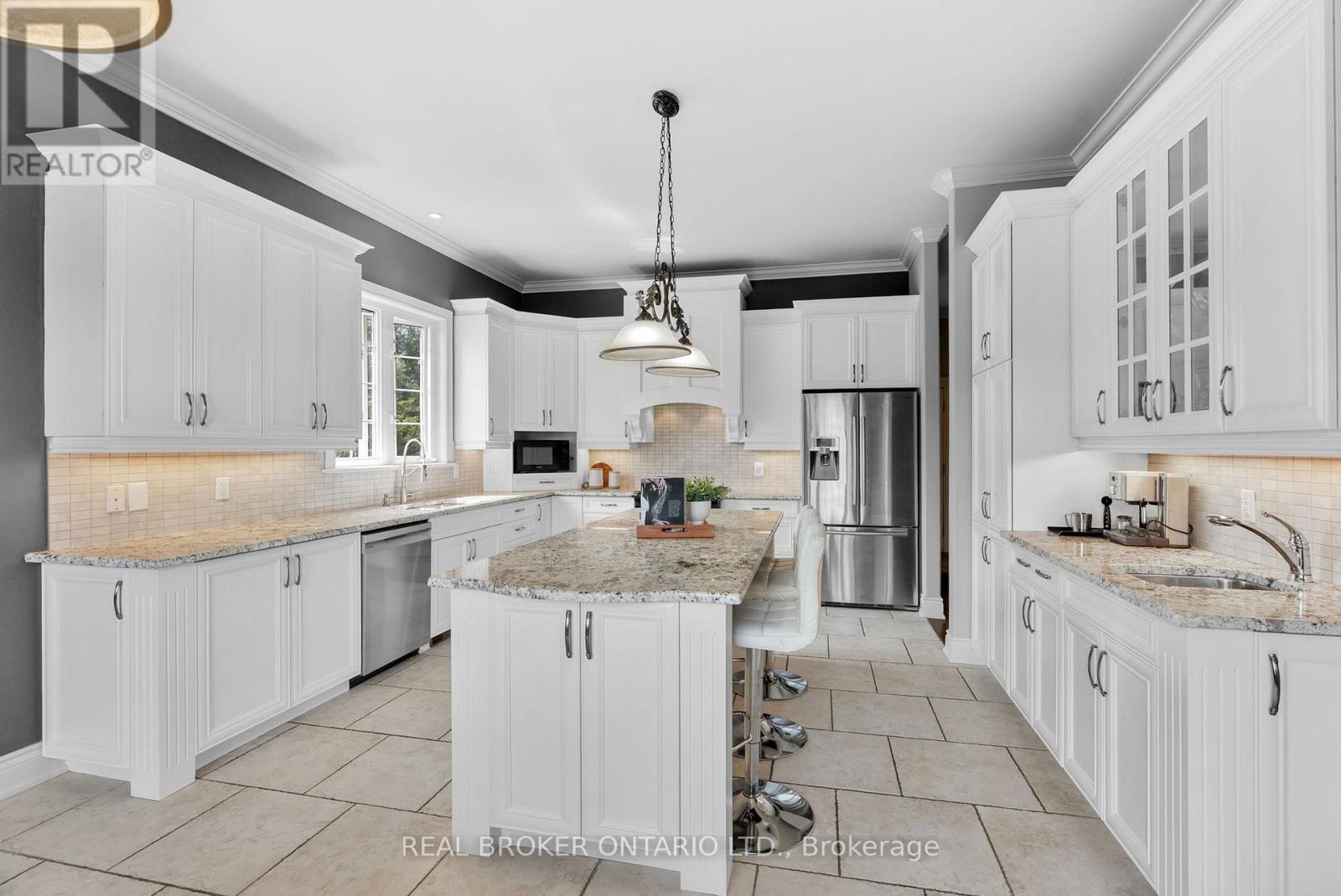 525 Tullamore Street, Ottawa, Ontario  K1X 0A2 - Photo 11 - X12413193
