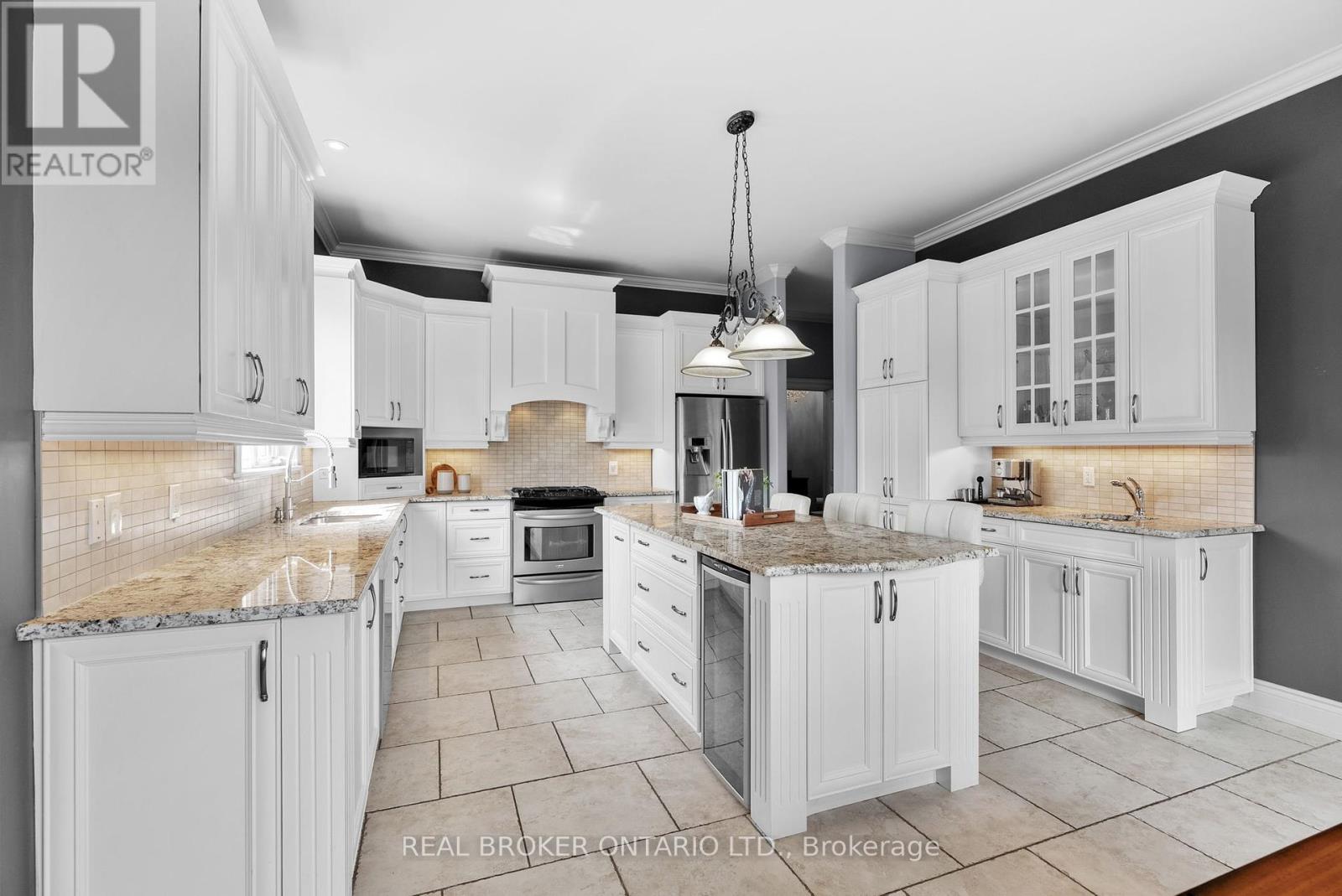525 Tullamore Street, Ottawa, Ontario  K1X 0A2 - Photo 12 - X12413193