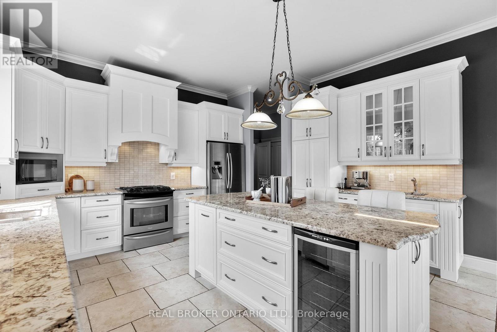 525 Tullamore Street, Ottawa, Ontario  K1X 0A2 - Photo 13 - X12413193