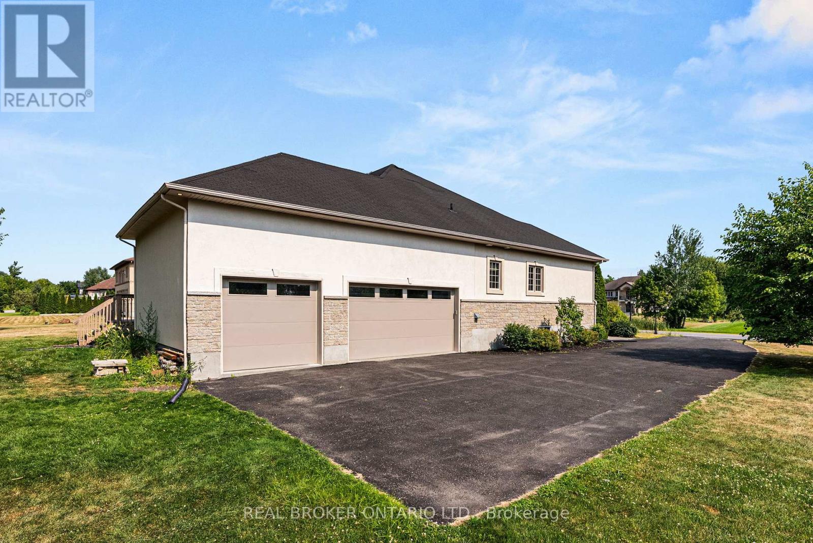 525 Tullamore Street, Ottawa, Ontario  K1X 0A2 - Photo 48 - X12413193