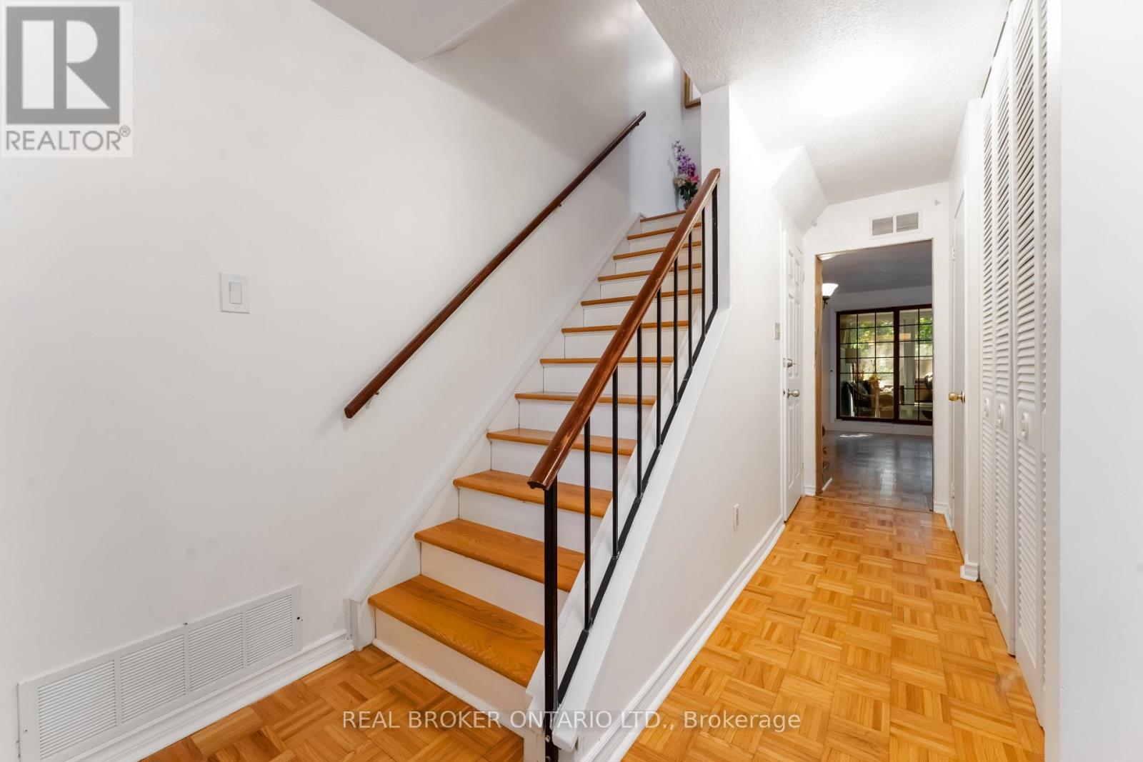 77 Priam Way, Ottawa, Ontario  K2H 8S7 - Photo 3 - X12413212