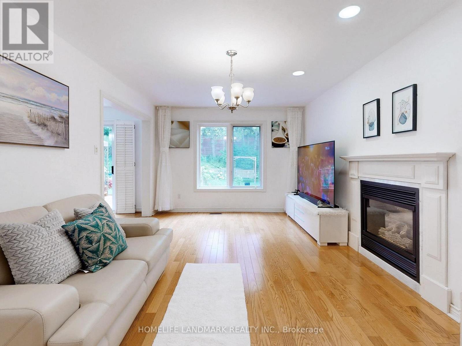 64 Bradgate Drive, Markham, Ontario  L3T 7L9 - Photo 10 - N12413084