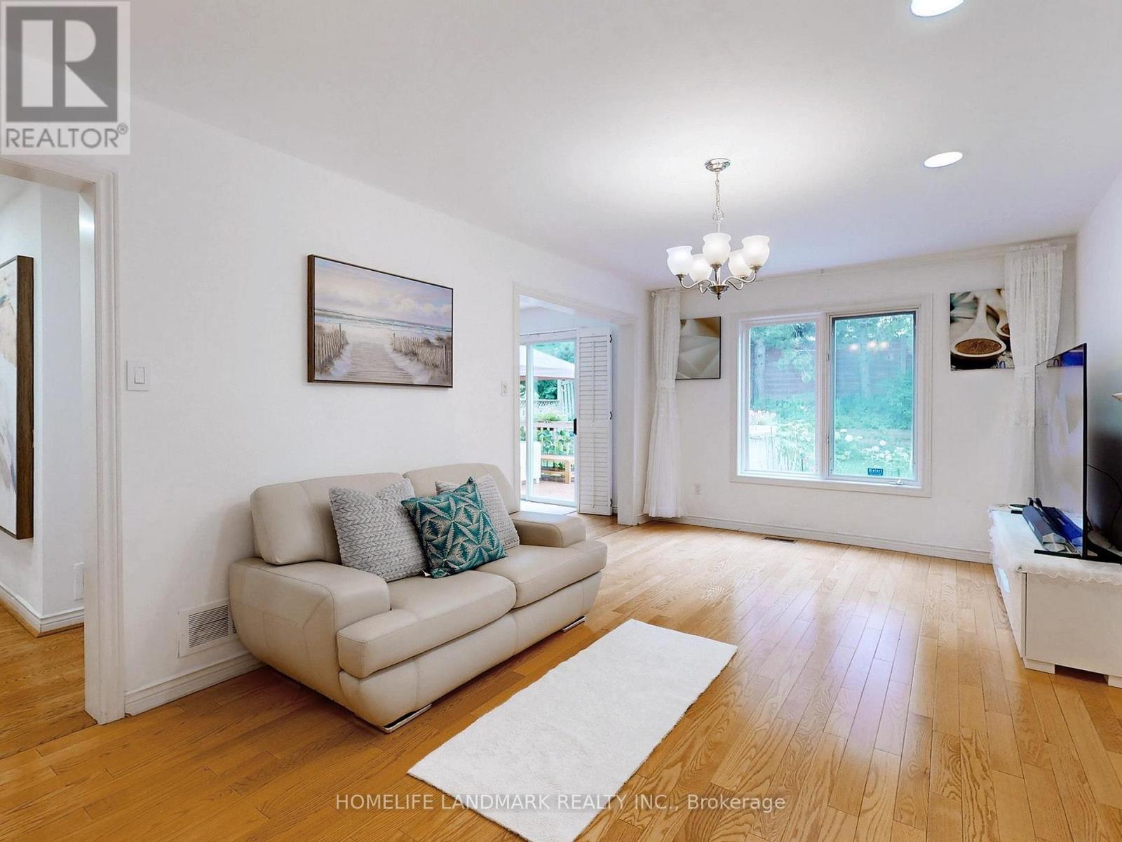 64 Bradgate Drive, Markham, Ontario  L3T 7L9 - Photo 9 - N12413084