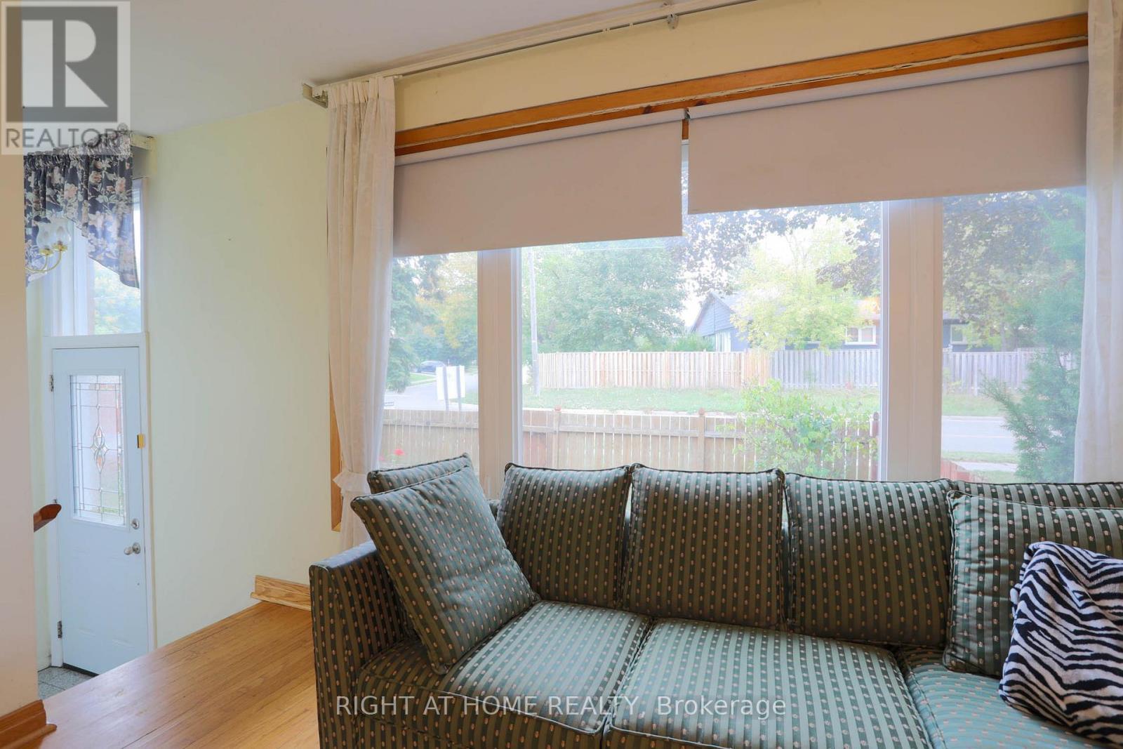 303 Blue Grass Boulevard, Richmond Hill (Crosby), Ontario  L4C 3H3 - Photo 10 - N12413156