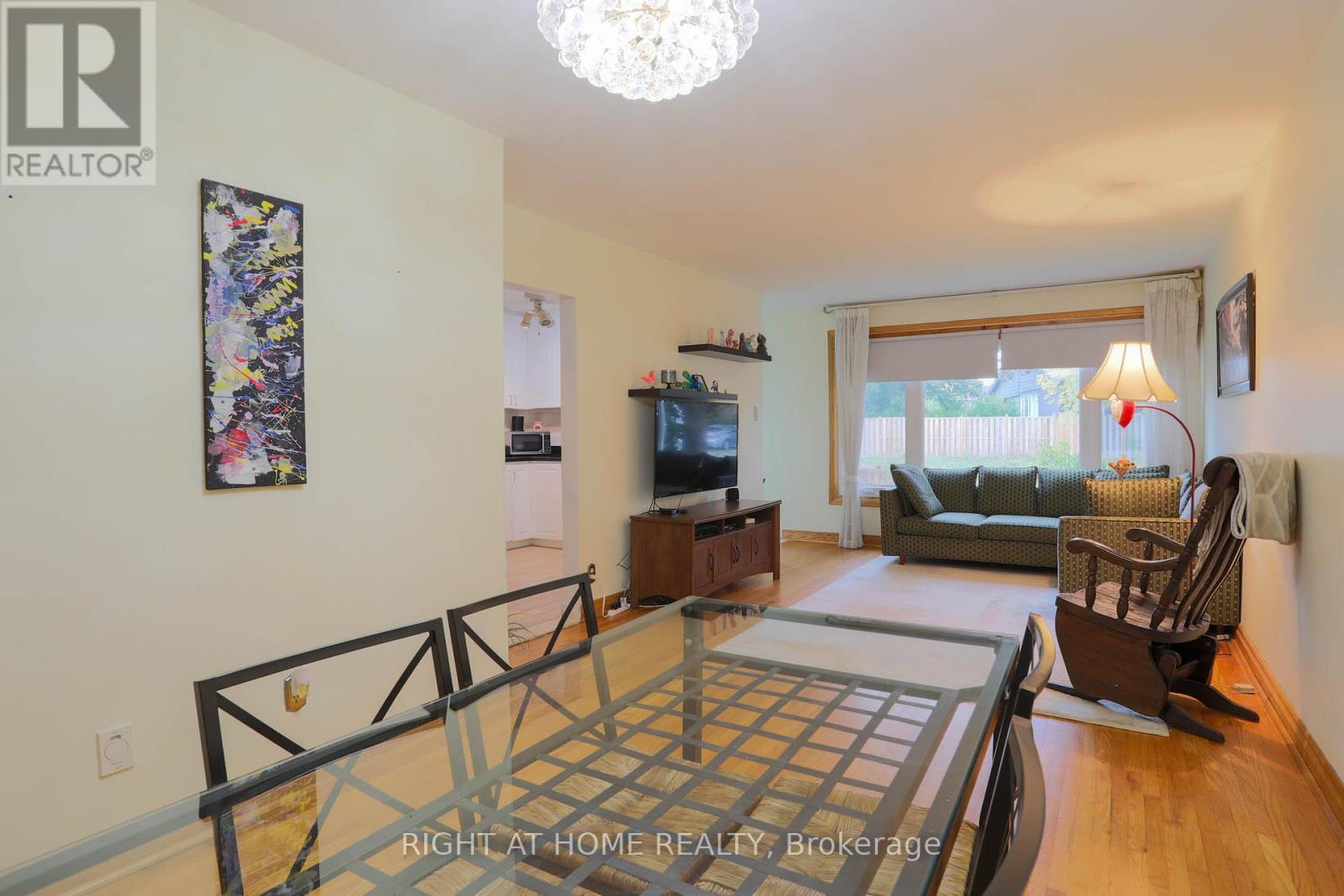 303 Blue Grass Boulevard, Richmond Hill (Crosby), Ontario  L4C 3H3 - Photo 13 - N12413156