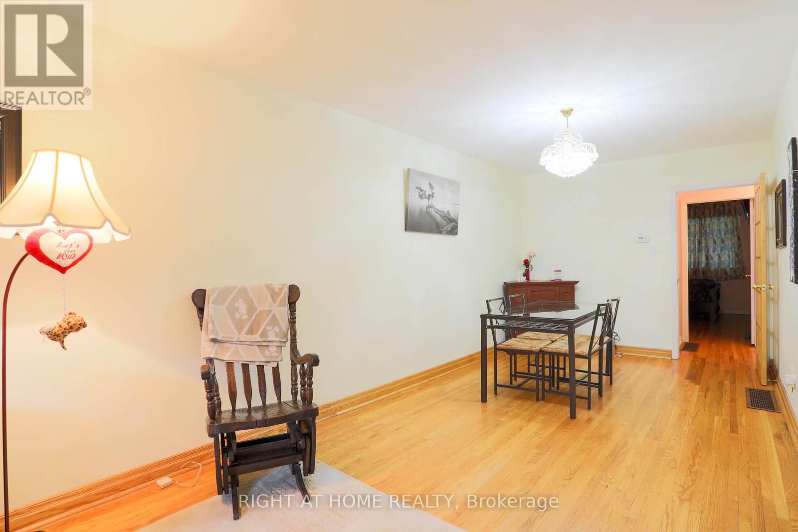 303 Blue Grass Boulevard, Richmond Hill (Crosby), Ontario  L4C 3H3 - Photo 14 - N12413156