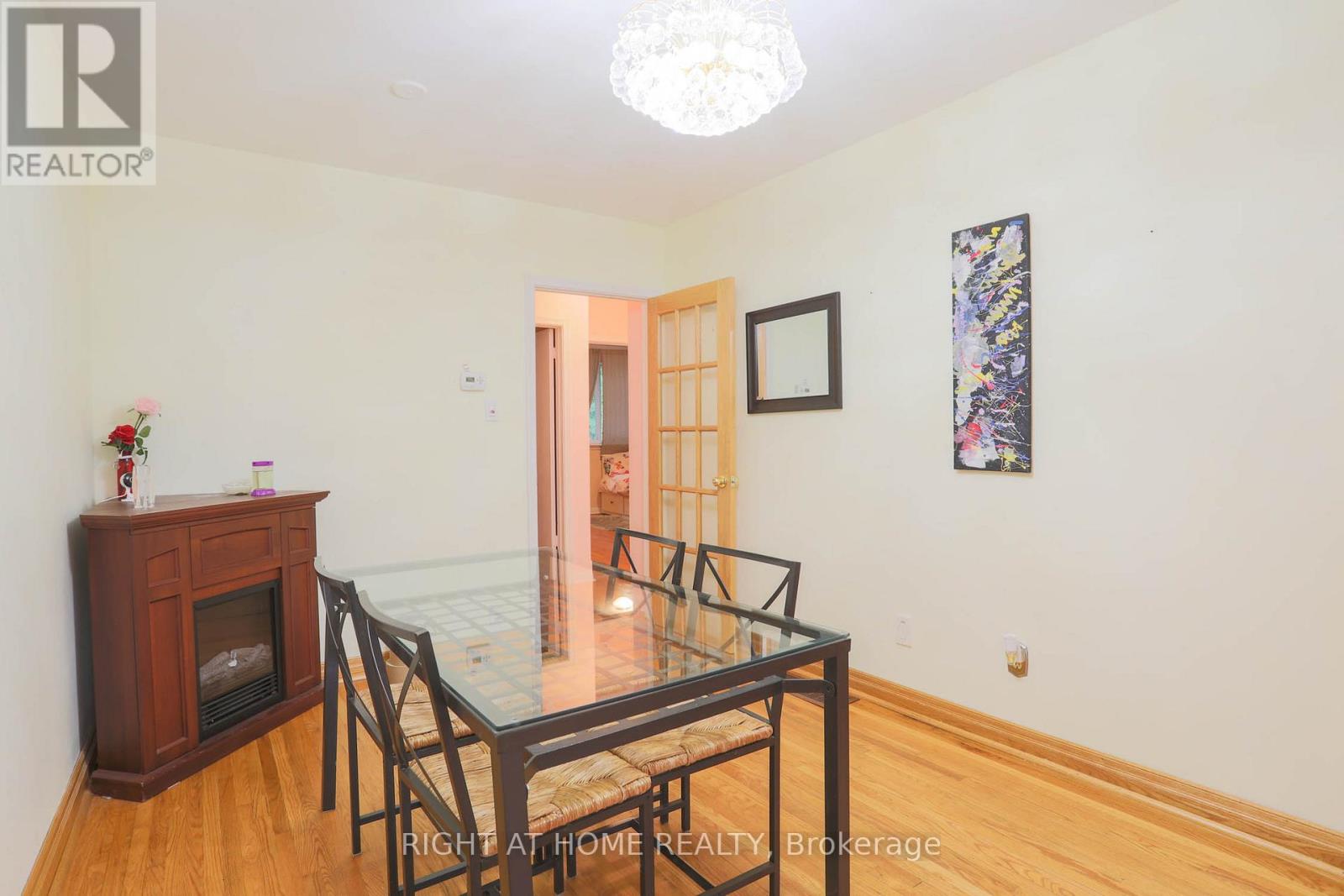 303 Blue Grass Boulevard, Richmond Hill (Crosby), Ontario  L4C 3H3 - Photo 15 - N12413156