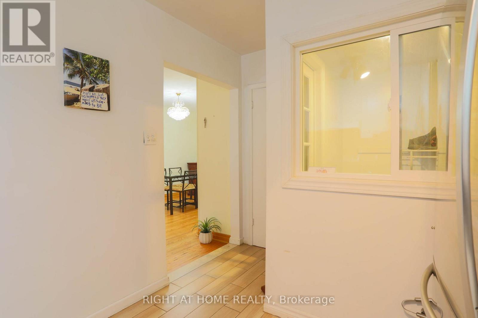 303 Blue Grass Boulevard, Richmond Hill (Crosby), Ontario  L4C 3H3 - Photo 18 - N12413156