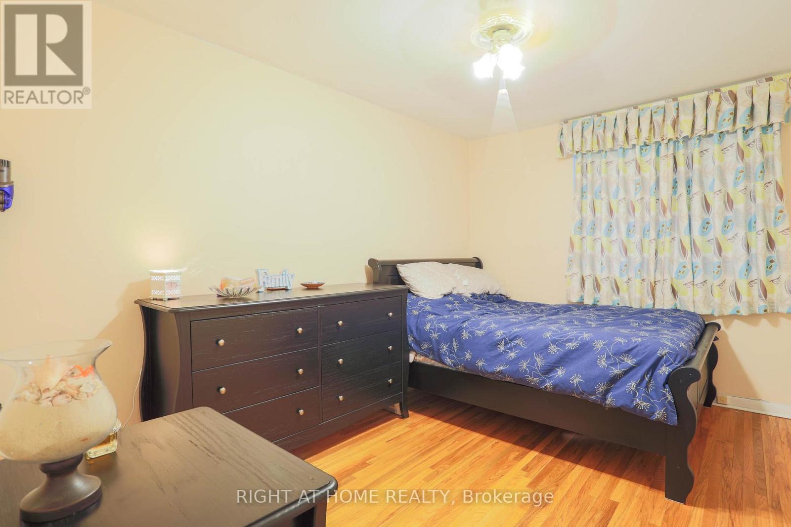 303 Blue Grass Boulevard, Richmond Hill (Crosby), Ontario  L4C 3H3 - Photo 19 - N12413156