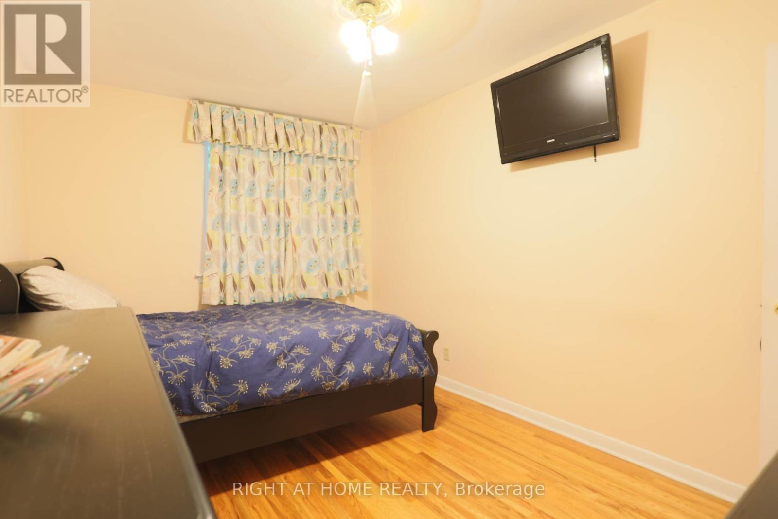 303 Blue Grass Boulevard, Richmond Hill (Crosby), Ontario  L4C 3H3 - Photo 21 - N12413156