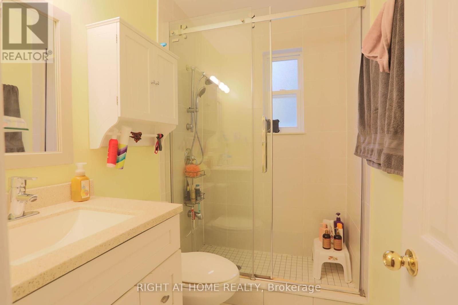 303 Blue Grass Boulevard, Richmond Hill (Crosby), Ontario  L4C 3H3 - Photo 22 - N12413156