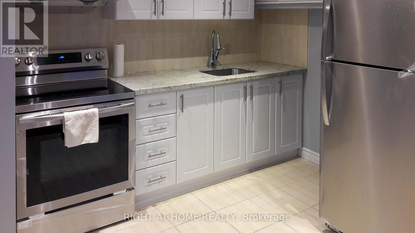 303 Blue Grass Boulevard, Richmond Hill (Crosby), Ontario  L4C 3H3 - Photo 28 - N12413156