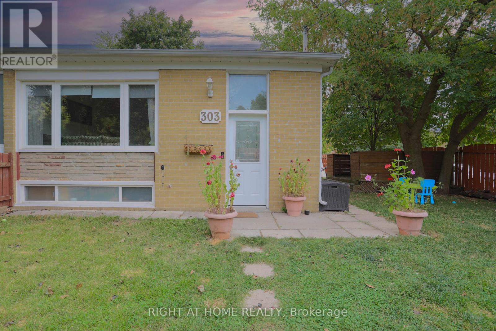 303 Blue Grass Boulevard, Richmond Hill (Crosby), Ontario  L4C 3H3 - Photo 32 - N12413156