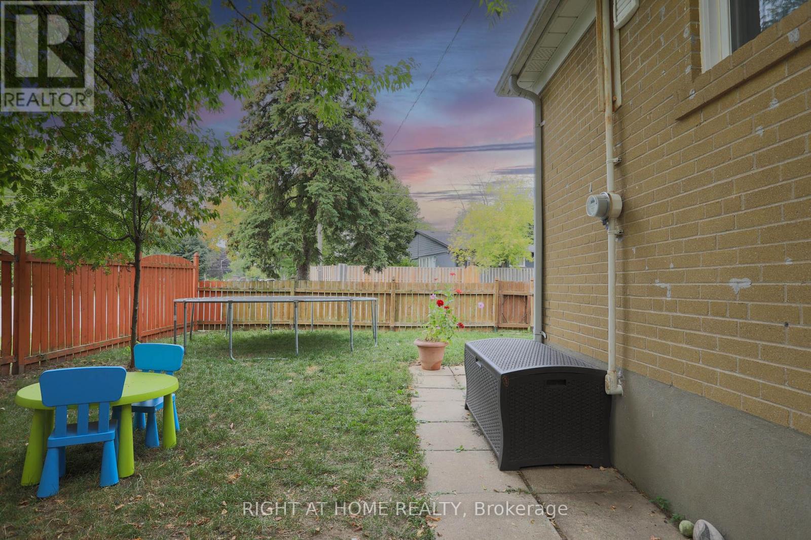 303 Blue Grass Boulevard, Richmond Hill (Crosby), Ontario  L4C 3H3 - Photo 35 - N12413156