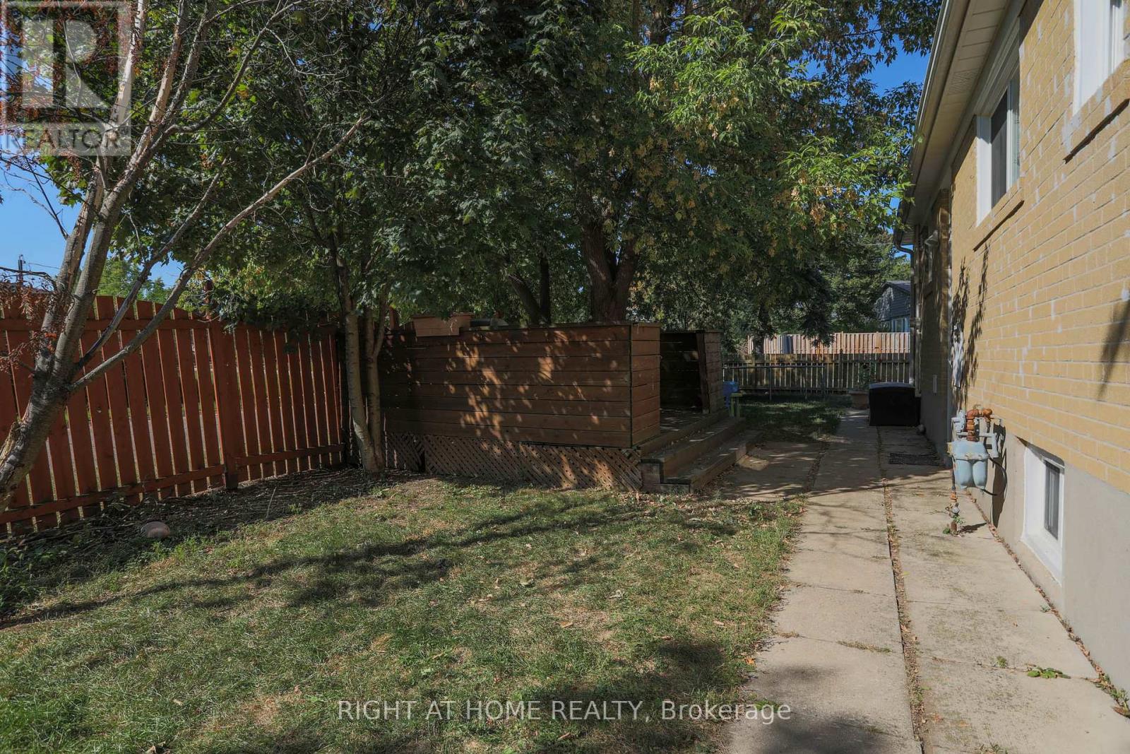 303 Blue Grass Boulevard, Richmond Hill (Crosby), Ontario  L4C 3H3 - Photo 36 - N12413156