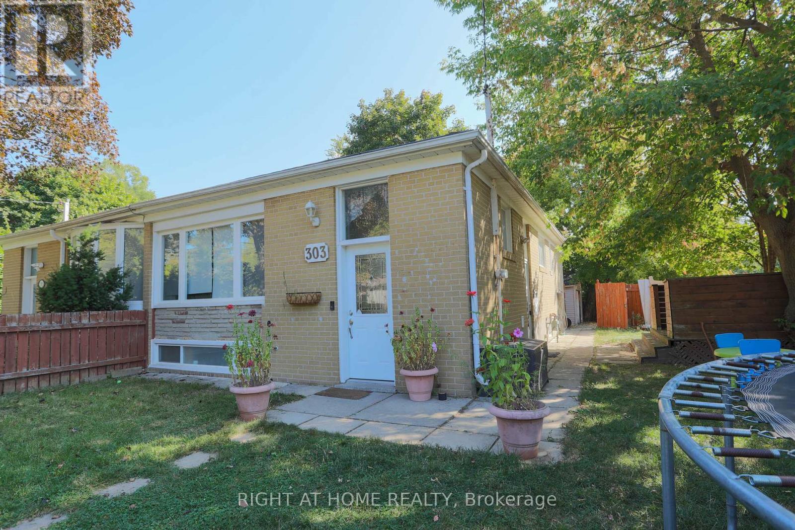 303 Blue Grass Boulevard, Richmond Hill (Crosby), Ontario  L4C 3H3 - Photo 37 - N12413156