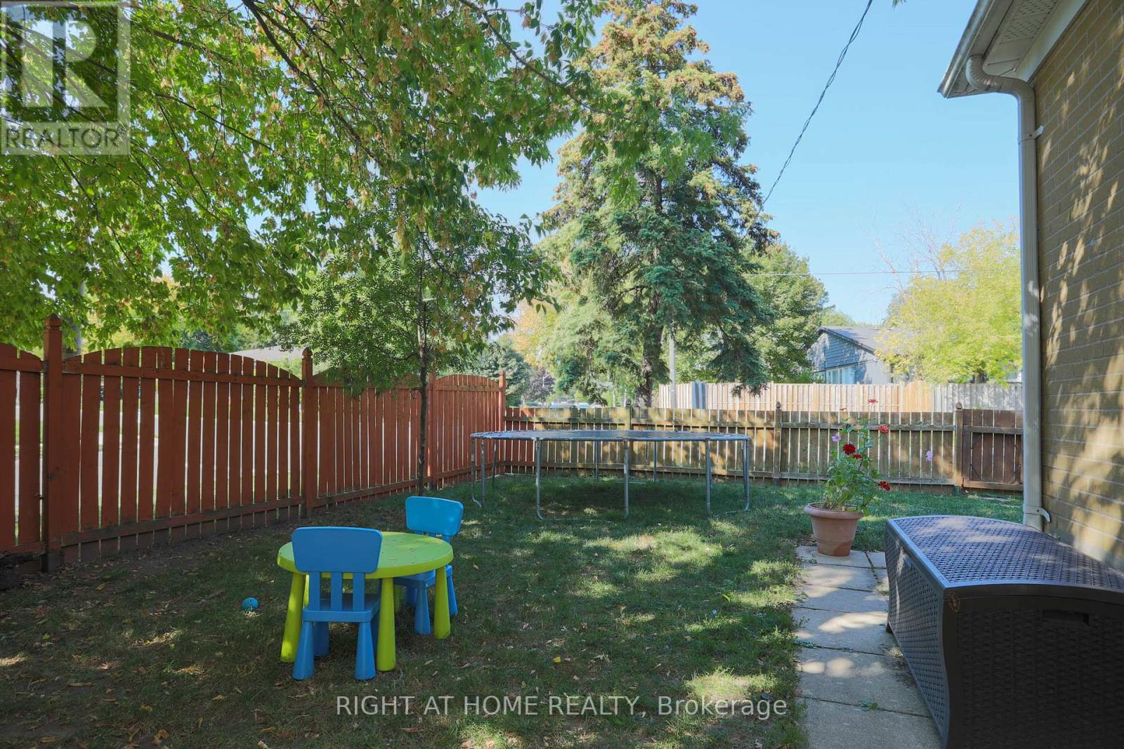 303 Blue Grass Boulevard, Richmond Hill (Crosby), Ontario  L4C 3H3 - Photo 38 - N12413156