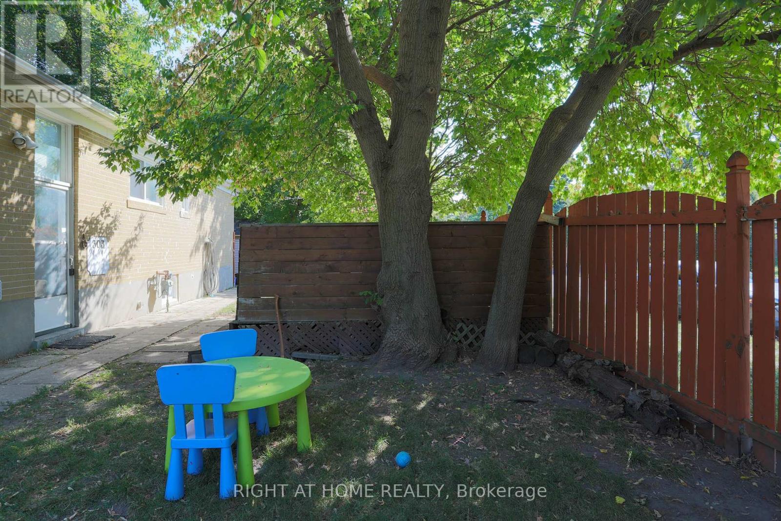 303 Blue Grass Boulevard, Richmond Hill (Crosby), Ontario  L4C 3H3 - Photo 40 - N12413156